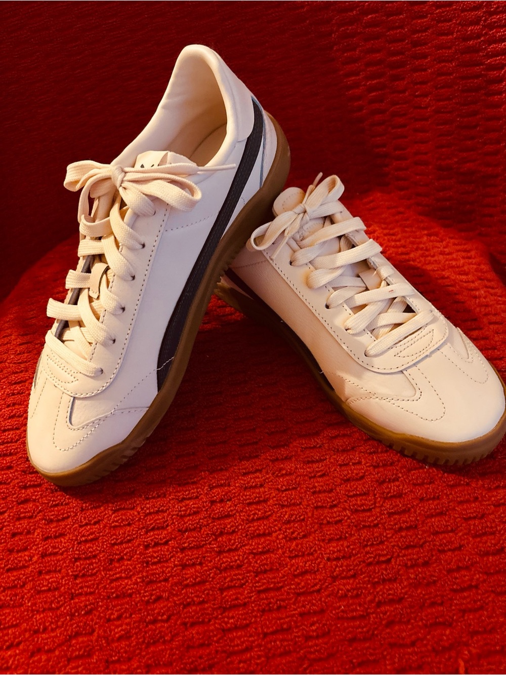 Men's Casual pink Puma Leather Sneakers with Gum Sole